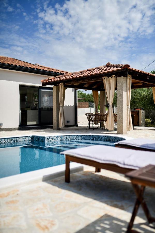 Wonderful Holiday House Bruno With Heated Pool Zadar Zewnętrze zdjęcie