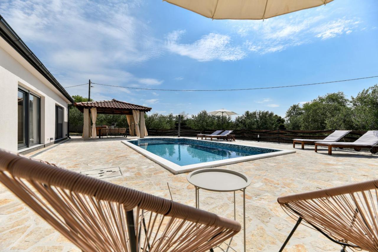Wonderful Holiday House Bruno With Heated Pool Zadar Zewnętrze zdjęcie